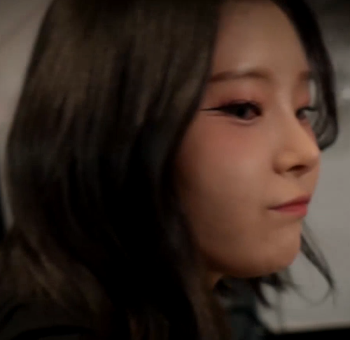 초연