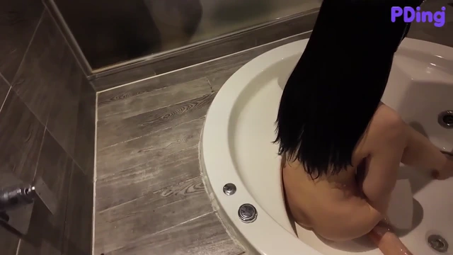 성인 야동 바쁘다는 배달아저씨 겨우설득해서 방으로 불러서 암캐만지는거 성공한 암캐