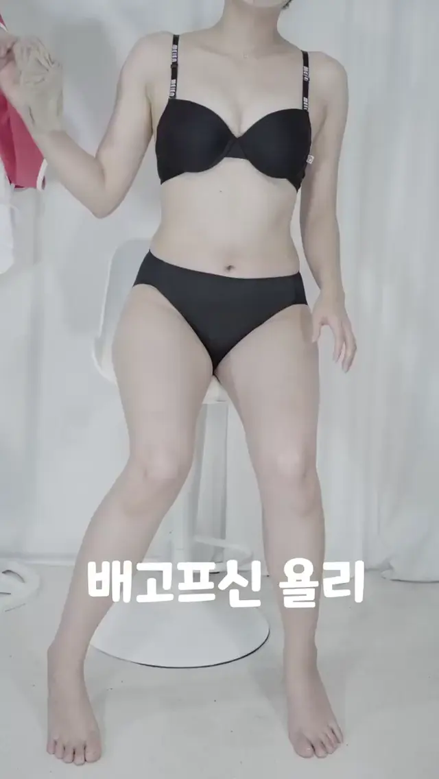 배고파져서 화난 아현이를 달래주는 방법은 섹스뿐