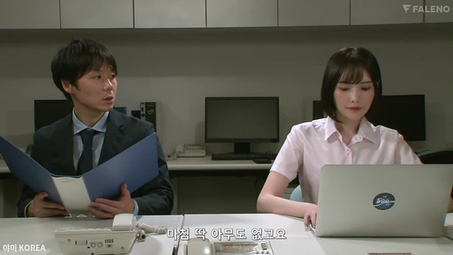 회사생활하며 서로 바람피우면서 짜릿함을 느끼는 불륜커플 하시모토 아리나 한글 자막
