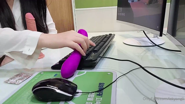 직업 잘 가진 성인용품 회사 경리의 딜도설명