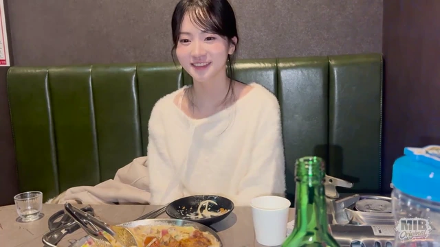 헌포에 남자 꼬시러 왔다는 외로운 솔로녀와 3:1 섹스!? GUL-201