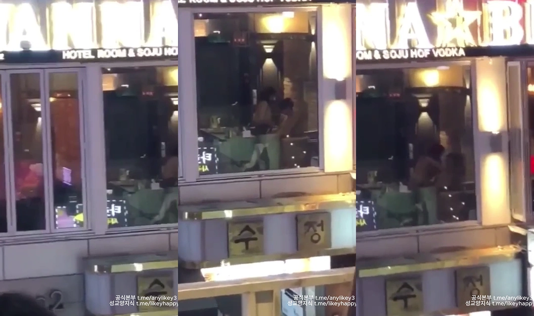 술집 거리에 활기를 만들어주는 젊은 남녀