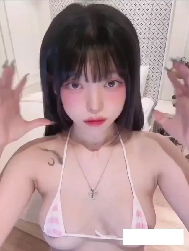 쭈쭈 털어대는 유디