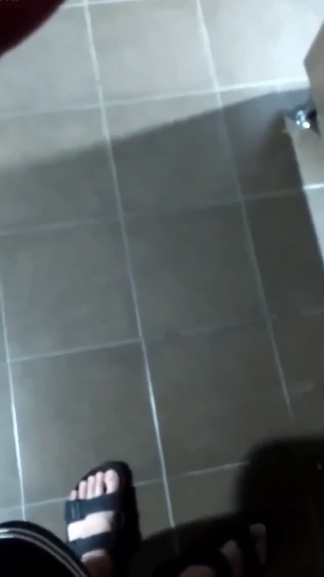 순간포착 화장실에서 떡치는 친구놈들