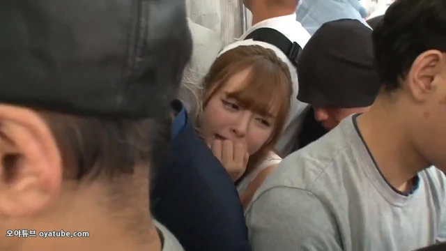 유나 지하철에서 따먹히기
