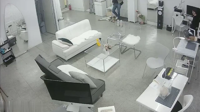 집에서 여성과