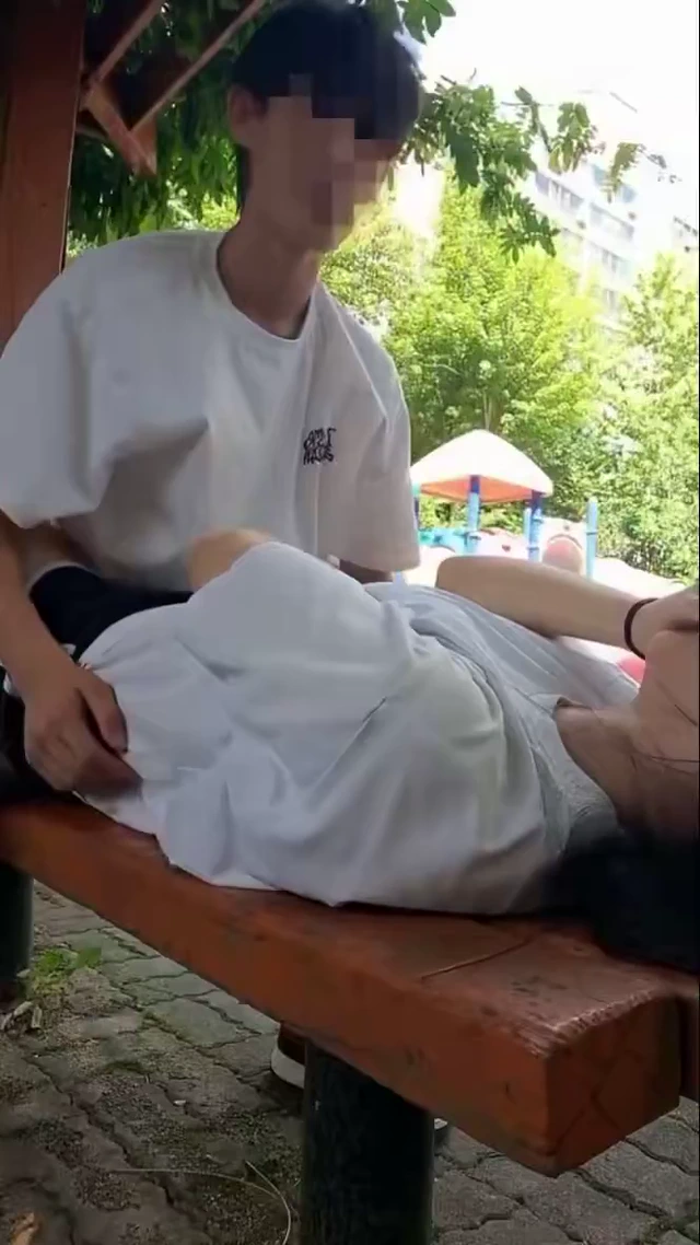 놀이터에서 여친뷰지만지작